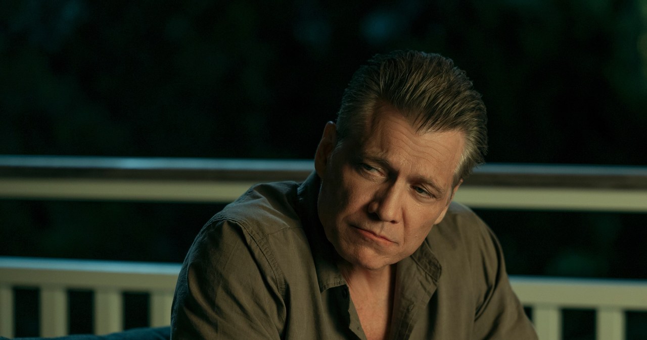 Kadr z serialu "Nabrzeże" /DANA HAWLEY /Netflix