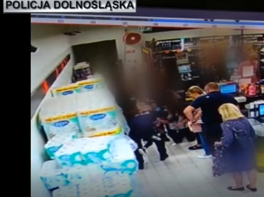 Kadr ze sklepowego monitoringu /Zrzut ekranu