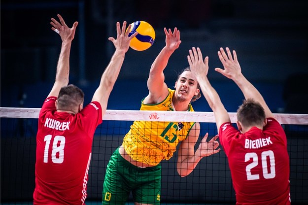 Kadr ze spotkania Polska - Australia /fivb /