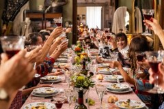 Kadry z filmu „Diamenty” w reżyserii Ferzana Özpetka