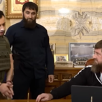 Kadyrow publikuje kolejny film z sobowtórem Zełenskiego. Jest o NATO i "mące"