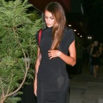 Kaia Gerber zachwyciła na kolacji przed Emmy. Prosta sukienka i zaskakujący dodatek