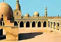 Kair, dziedzinie meczetu Ibn Tuluna, IX w. /Encyklopedia Internautica
