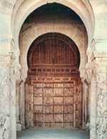 Kairuan, wejście do meczetu Sidi Okba /Encyklopedia Internautica