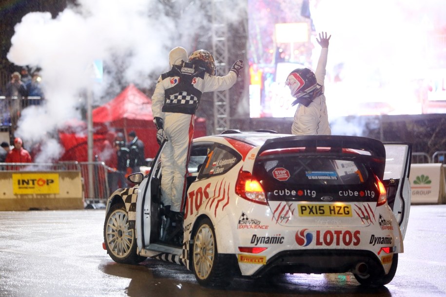 Kajetan Kajetanowicz (L) i Jarek Baran (Ford Focus) podczas Kryterium Asów na Karowej /PAP/Leszek Szymański /PAP