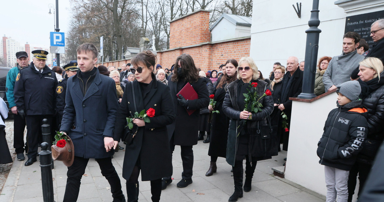 Kajetan Kamiński i Justyna Sieńczyłło na pogrzebie Emiliana Kamińskiego /Paweł Wodzyński /East News