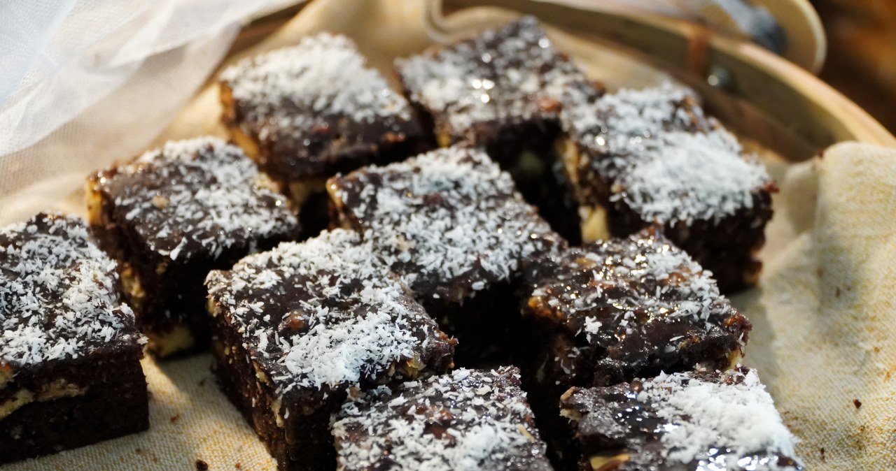 Kakaowy deser na bazie płatków owsianych i siemienia lnianego /rito168 /123RF/PICSEL