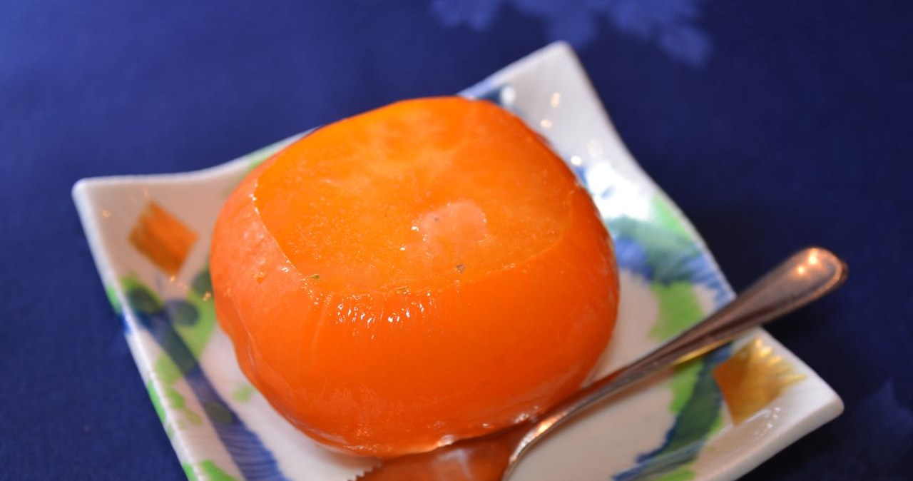 Kaki jest nazywany owocem bogów z powodu swoich licznych właściwości zdrowotnych /TopPhotoImages /Canva Pro