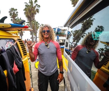 Kalifornijski surfer, który kocha volkswageny 