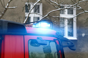 Kalisz: Strażacy uratowali nieprzytomną 20-latkę, która zatruła się tlenkiem węgla 