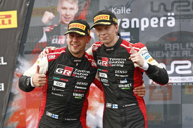 Kalle Rovanpera i jego pilot Jonne Halttunen. Mistrzowie świata WRC 2022 /Getty Images