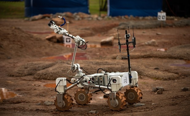 Kalman zwycięzca. Łazikiem marsjańskim z Kielc prosto do Paryża