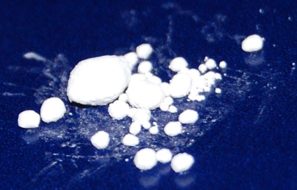 Kalomel, czyli chlorek rtęci (I), to niepozorny biały proszek /David Aldridge /Wikipedia