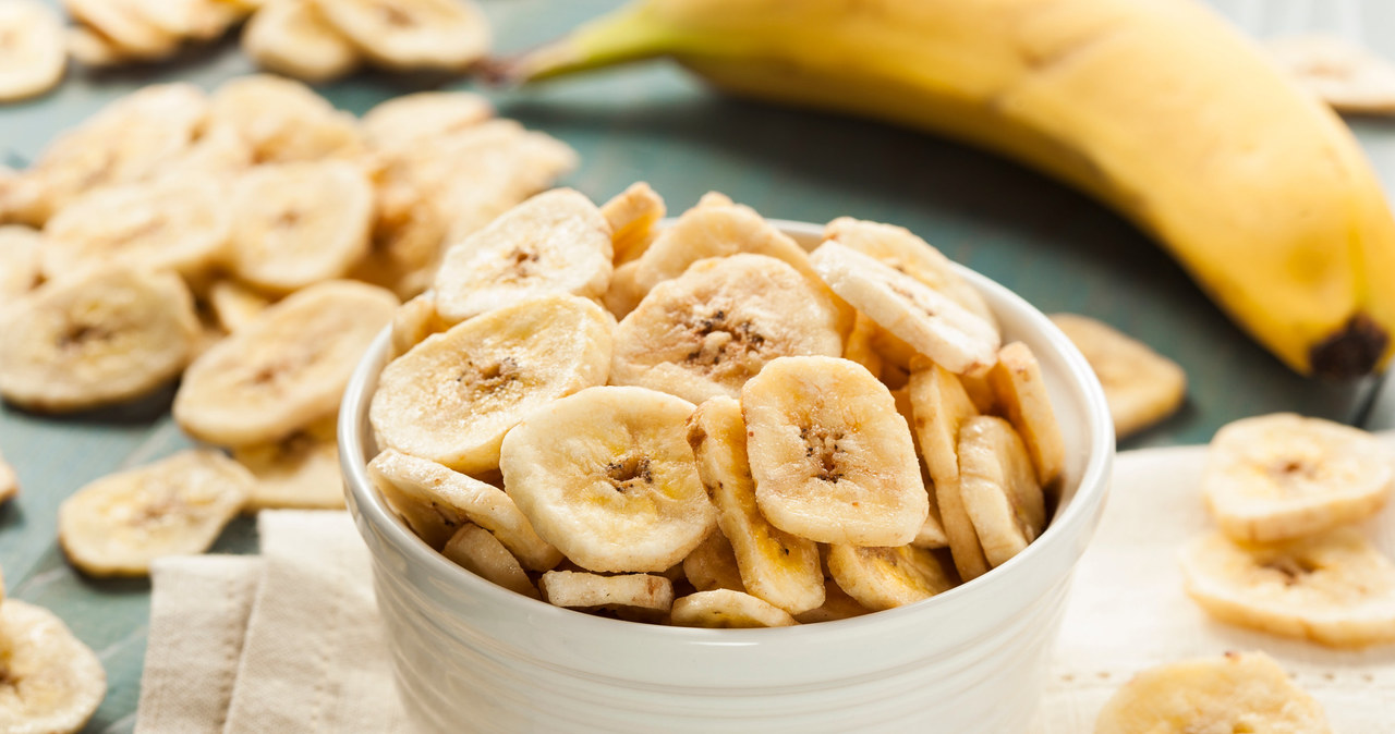 Kaloryczność chipsów bananowych to aż 519 kcal w 100 gramach, co można porównać do pączka z lukrem XXL /123RF/PICSEL