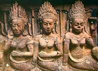 Kambodży sztuka, fragment reliefu ze świątyni Bajon w Angkor Thom z wyobrażeniem niebiańskich n /Encyklopedia Internautica