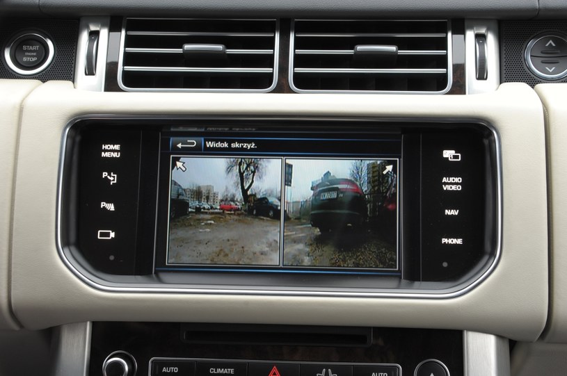 Kamery przydają się zarówno w mieście podczas parkowania w ciasnych miejscach, jak i w trakcie jazdy w ciężkim terenie. /Motor