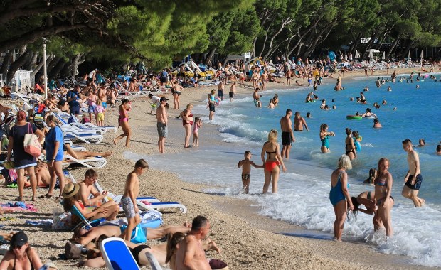 ​Kamery w okularach i zegarkach. Coraz więcej pedofili na plażach Chorwacji
