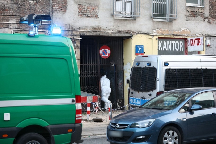 Kamienica przy ul. Grzybowskiej 71 w Warszawie, gdzie znaleziono ofiary /Michal Zebrowski /East News