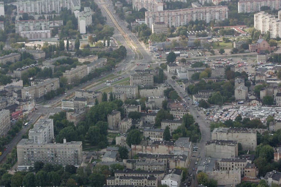 Kamienice u zbiegu ulic Zachodniej i Zgierskiej na Bałutach /PAP/Grzegorz Michałowski /PAP