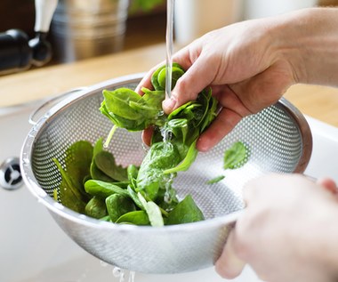 Kamienie lub piasek w nerkach? Uważaj, co jesz. Te produkty sprzyjają złogom