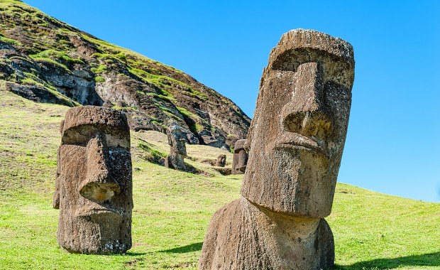 Kamienne kolosy "chodziły" po Rapa Nui. Nowa teoria o gigantach z Pacyfiku