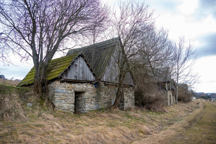 Kamienne piwniczki w Osadzie Czorsztyńskiej /Marcin Szkodzinski/Polska Press /East News