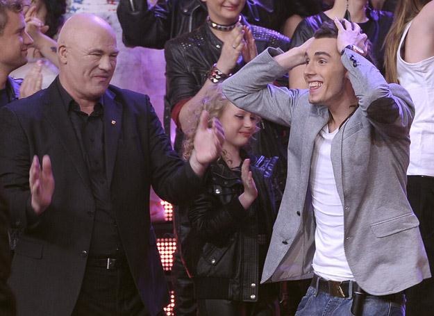 Kamil Bednarek (z prawej) pokonał Ryszarda Rynkowskiego, a "Bitwa na głosy" - "X Factora" /AKPA