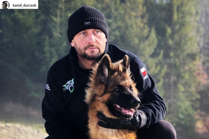Kamil Durczok uwielbiał Dymitra, o którego troszczył się, gdy tylko dołączył do jego rodziny /@kamil_durczok /Instagram