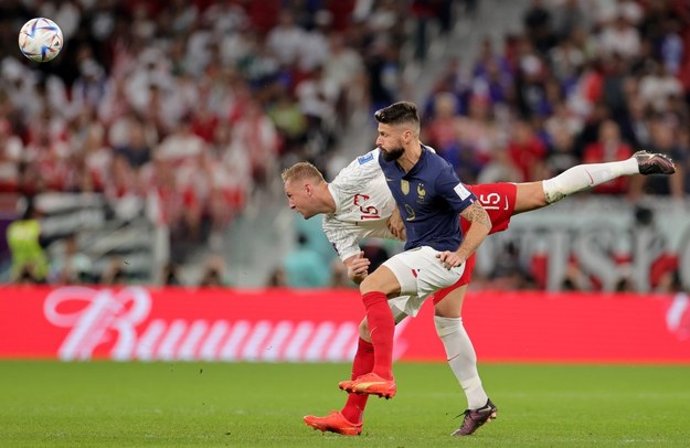 Kamil Glik i Olivier Giroud w trakcie meczu Polska - Francja /Friedemann Vogel /PAP/EPA