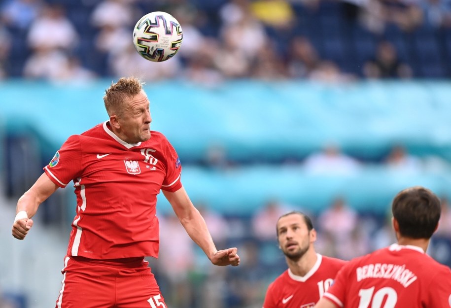 Kamil Glik podczas meczu ze Szwecją /KIRILL KUDRYAVTSEV / POOL /PAP/EPA