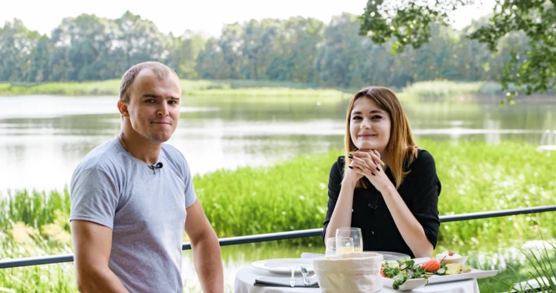 Kamil i Joanna - bohaterowie 8. edycji programu "Rolnik szuka żony" /materiały promocyjne