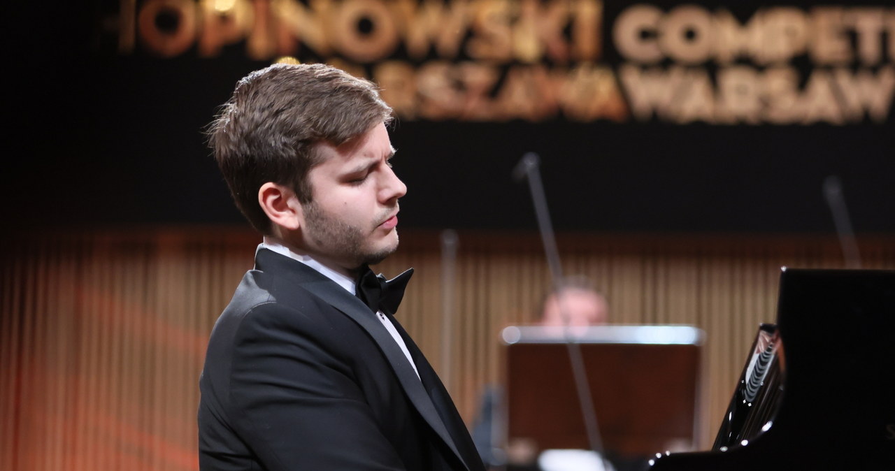 Kamil Pacholec podczas koncertu w ramach finału XVIII Konkursu Chopinowskiego w sali koncertowej Filharmonii Narodowej w Warszawie (18.10.2021) / 	Leszek Szymański    /PAP