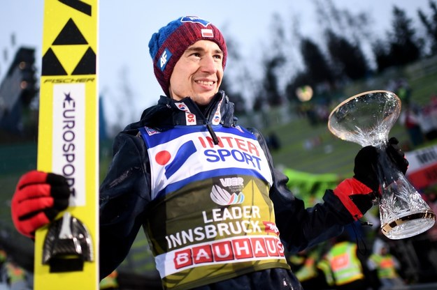 Kamil Stoch cieszy się ze zwycięstwa w trzecim konkursie TCS w Innsbrucku /CHRISTIAN BRUNA /PAP/EPA