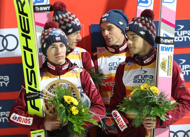 Kamil Stoch, Dawid Kubacki, Piotr Żyła i Jakub Wolny na podium drużynowego konkursu Pucharu Świata w Wiśle / 	Grzegorz Momot    /PAP