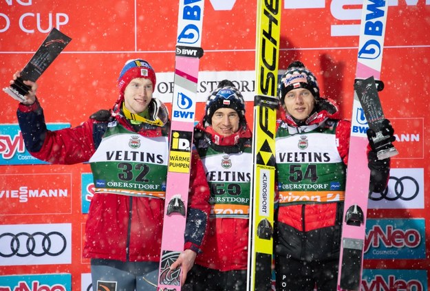 Kamil Stoch miał perfekcyjny drugi skok /Daniel Kopatsch /PAP/EPA