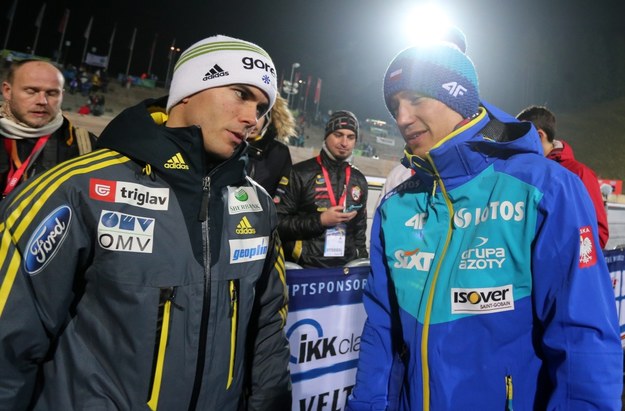 Kamil Stoch (P) rozmawia ze Słoweńcem Jernejem Damianem (L) /Grzegorz Momot /PAP