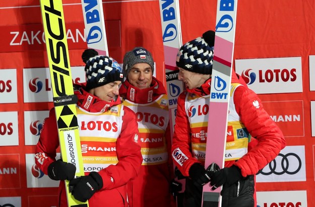 Kamil Stoch, Piotr Żyła i Dawid Kubacki na podium drużynowego konkursu w Zakopanem w 2019 r. / 	Grzegorz Momot    /PAP