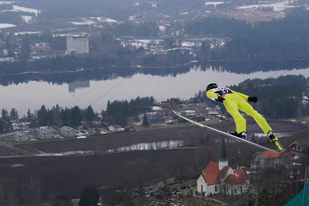 Kamil Stoch po dwóch seriach plasuje się na 21. pozycji /Terje Bendiksby /PAP/EPA