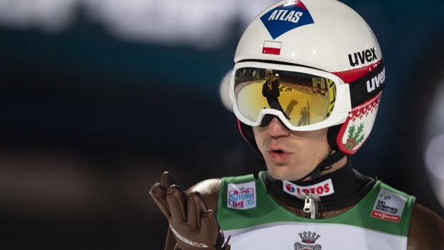 Kamil Stoch podczas kwalifikacji w Oberstdorfie /LUKAS BARTH-TUTTAS /PAP/EPA