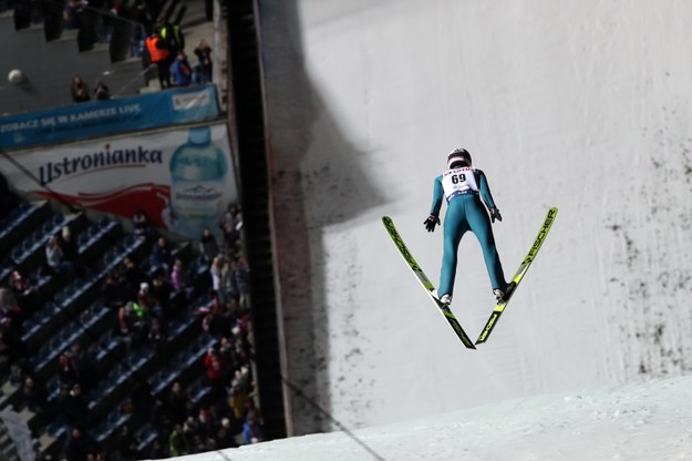 Kamil Stoch podczas serii treningowej przed zawodami Pucharu Świata w skokach narciarskich / 	Grzegorz Momot    /PAP