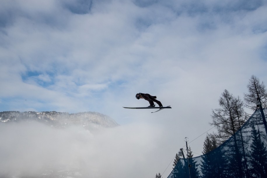 Kamil Stoch podczas sobotniego konkursu w Bad Mitterndorf /Lisi Niesner  /PAP/EPA
