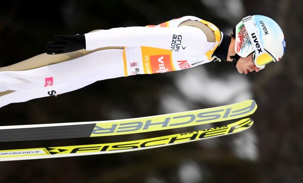 Kamil Stoch podczas zawodów Pucharu Świata w skokach narciarskich w niemieckim Willingen /ARNE DEDERT  /PAP