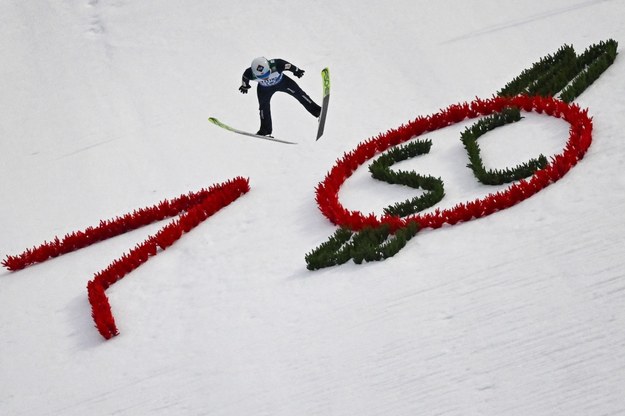 Kamil Stoch w czasie konkursu w Oberstdorfie /Philipp Guelland /PAP/EPA