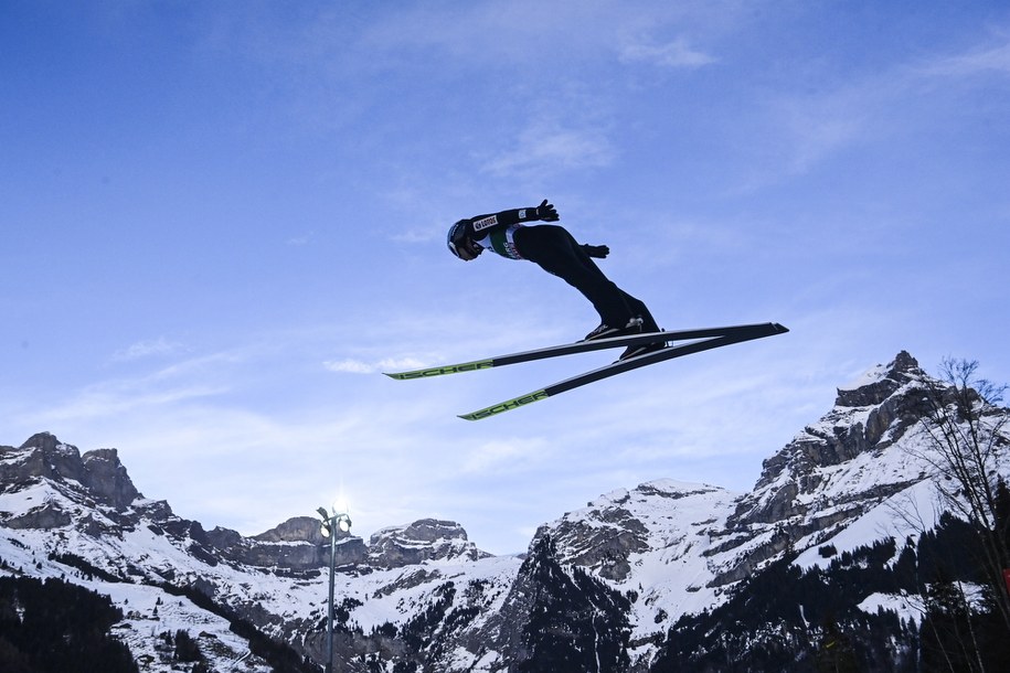 Kamil Stoch w Engelbergu /GIAN EHRENZELLER /PAP/EPA
