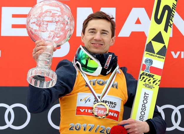 Kamil Stoch z Kryształową Kulą w 2018 roku /Grzegorz Momot /PAP