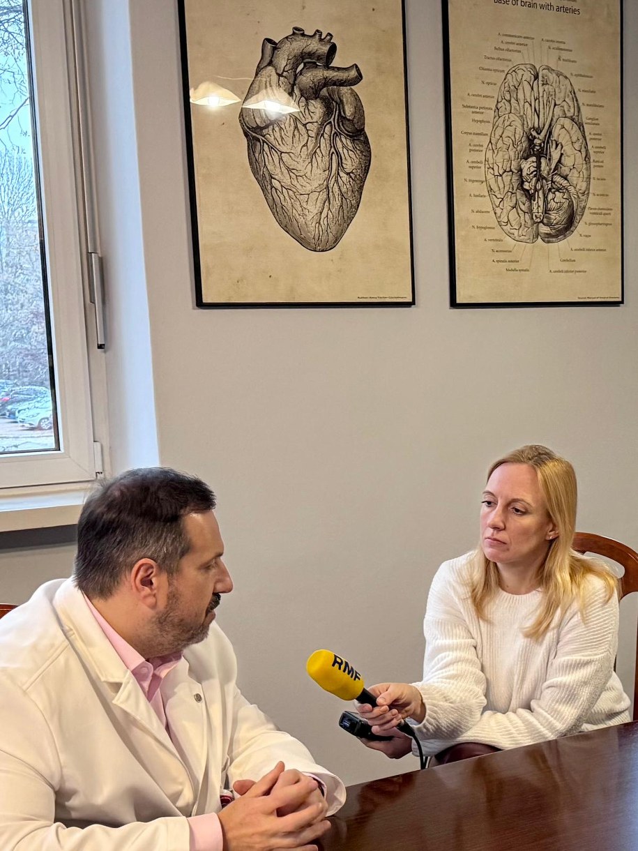 Kamila Konturek-Ziemba z portalu Twoje Zdrowie RMF24 rozmawia z prof. Bartłomiejem Guzikiem /Wojskowy Szpital Kliniczny w Krakowie /
