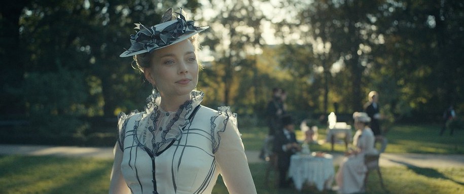 Kamila Urzędowska na planie "Lalki" /Archiwum Gigant Films /Materiały prasowe