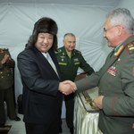 Kamizelka kuloodporna i drony. Kim Dzong Un otrzymał militarne prezenty od Rosji