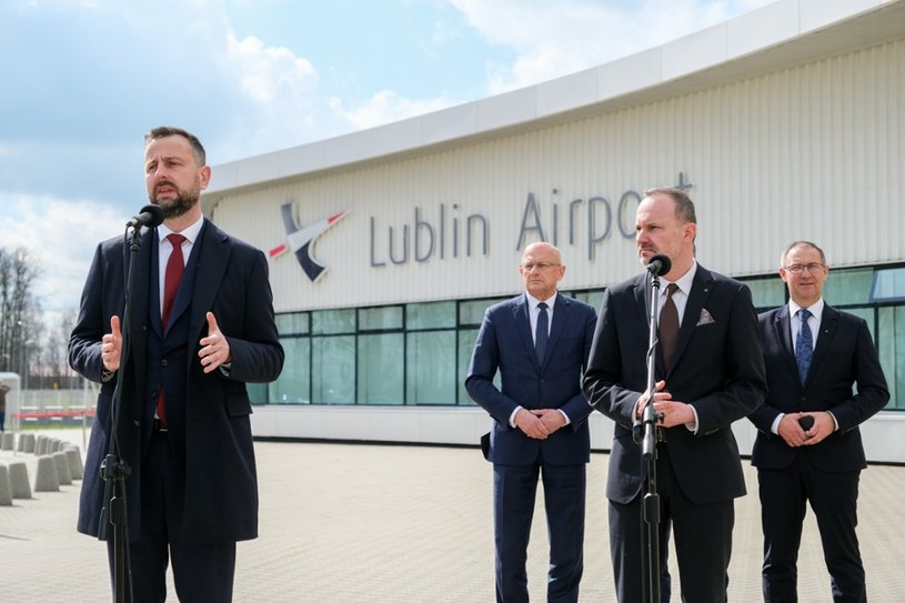 Kampania w Lublinie na ostatniej prostej. Politycy grzeją się w cieniu bazy