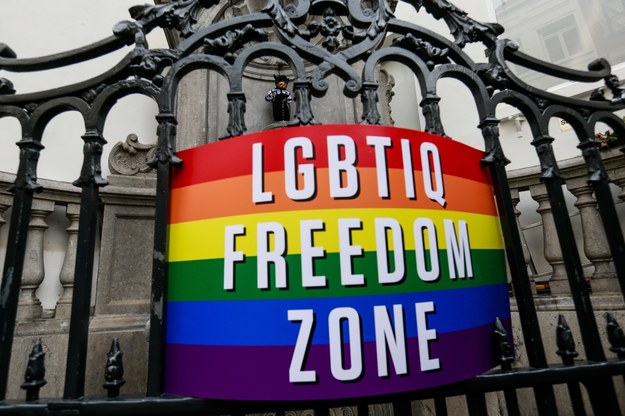 Kampania wsparcia dla środowisk LGBTIQ w Brukseli /STEPHANIE LECOCQ  /PAP/EPA
